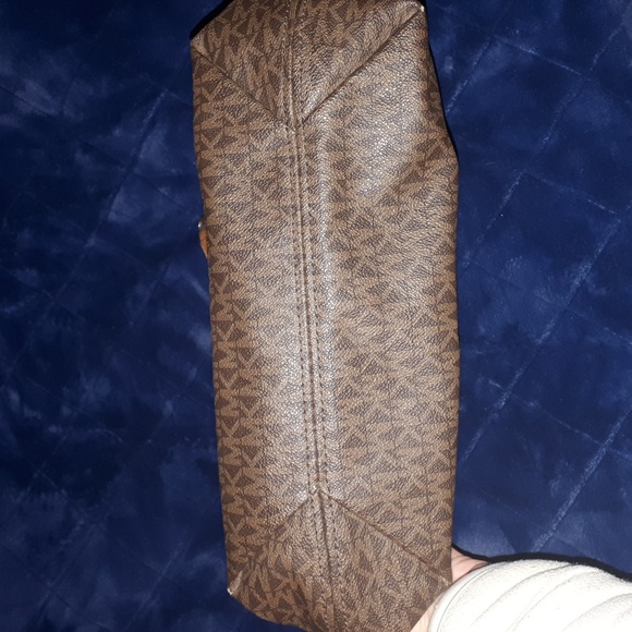 MICHAEL KORS~ Chain Tote - Picture 11 of 12